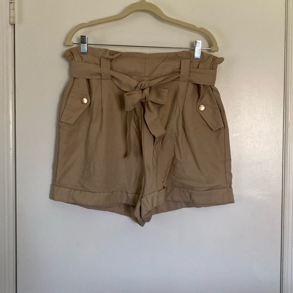 Madison d’Amelie kakhi shorts, size 8 - Picture 1 of 5